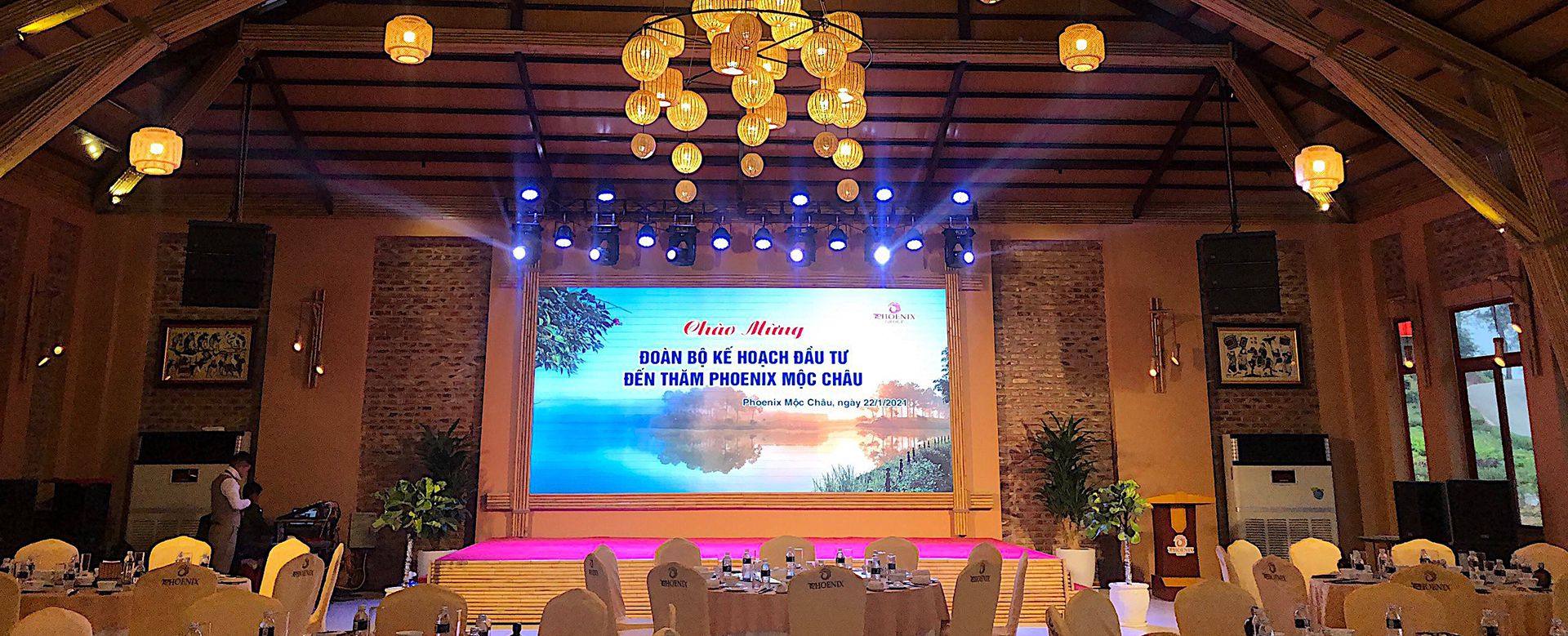 Không gian nhà hàng thiết kế mở rộng lớn mang đậm dấu ấn kiến trúc vùng cao