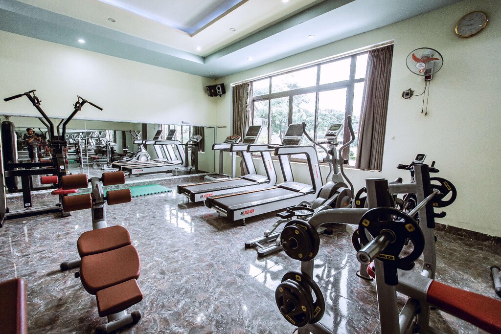 Phòng gym hiện đại với đầy đủ trang thiết bị phục vụ nhu cầu luyện tập của du khách.