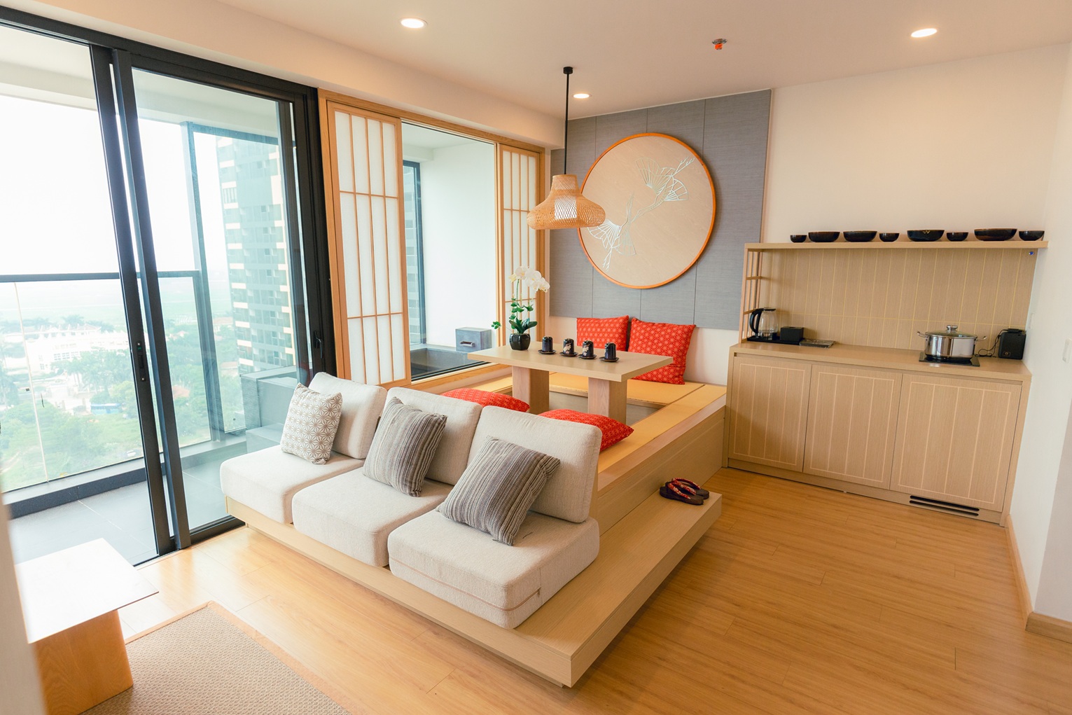 Hotel Family sở hữu diện tích rộng rãi với hai không gian ngủ được ngăn cách thông minh