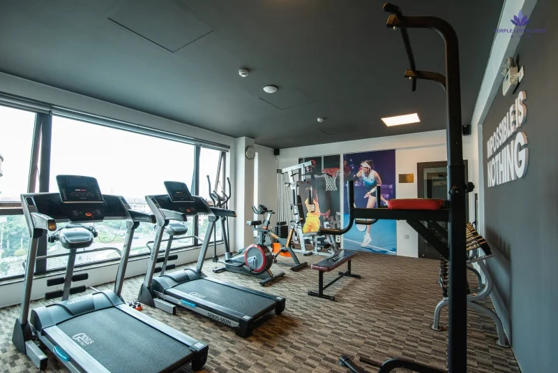 Phòng gym hiện đại với đầy đủ trang thiết bị luyện tập