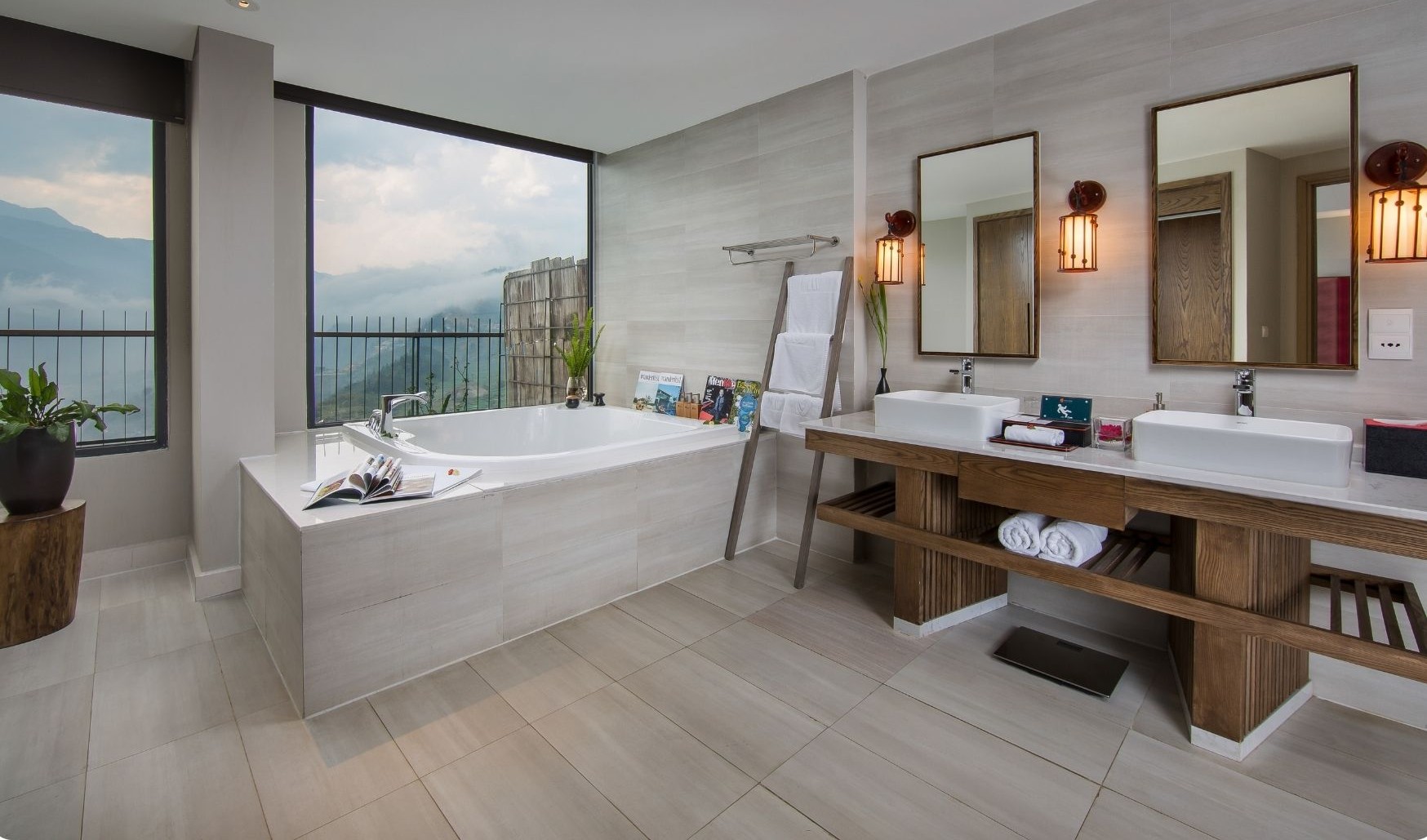 Căn Suite sở hữu phòng tắm với diện tích lớn và tông màu tao nhã