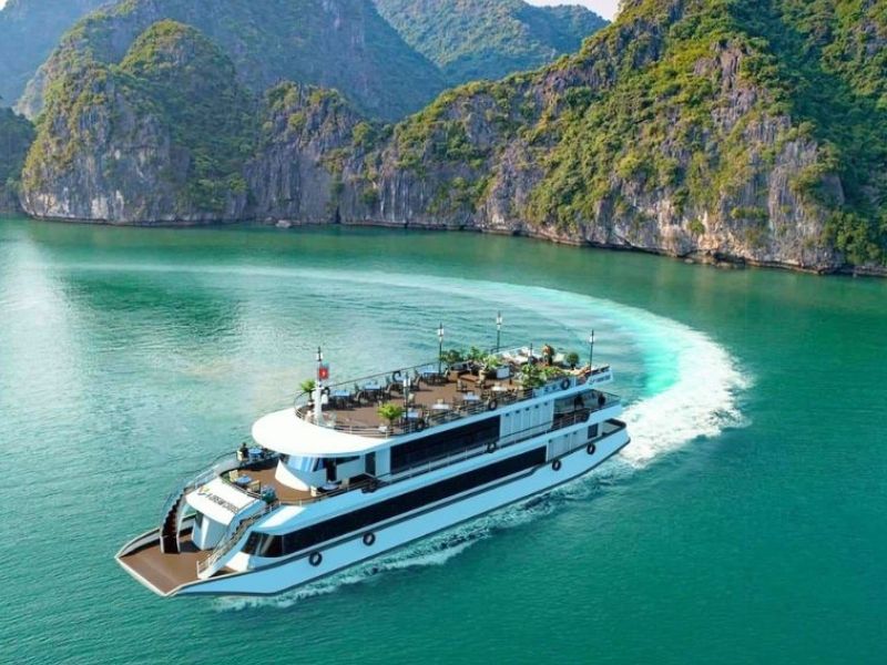 Du thuyền V-Dream là lựa chọn lý tưởng để khám phá vẻ đẹp kỳ diệu của vịnh Hạ Long