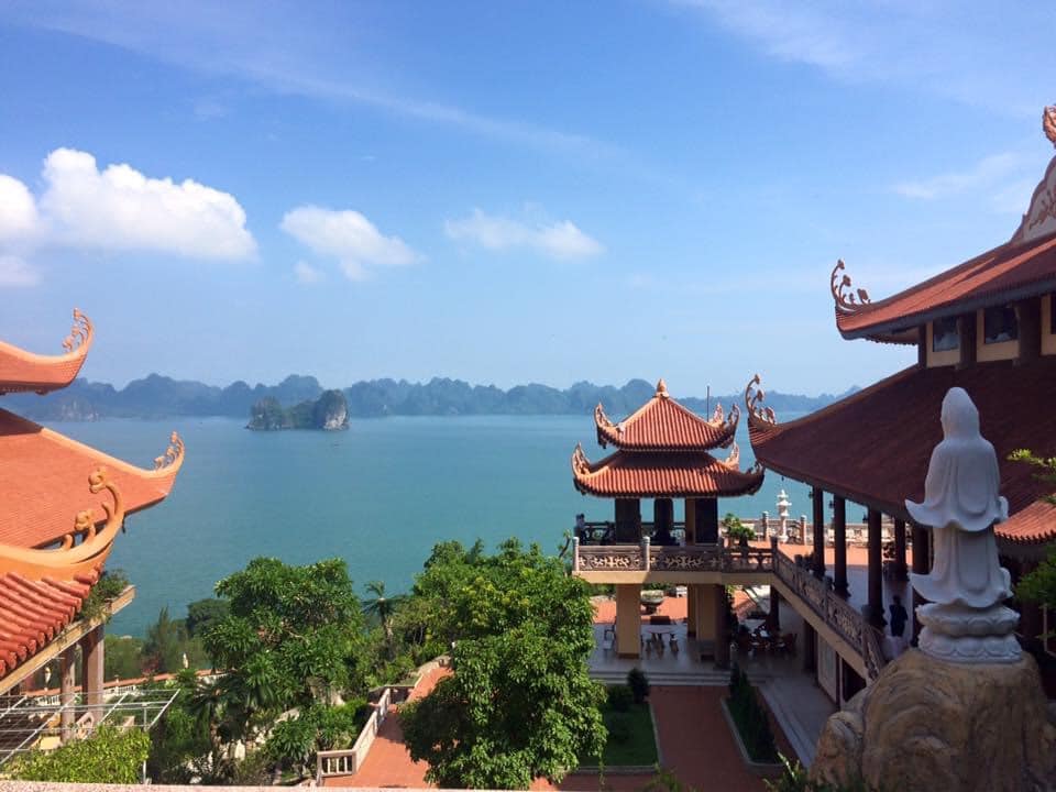 Điểm đến tâm linh có cảnh quan thoáng đãng và bình yên