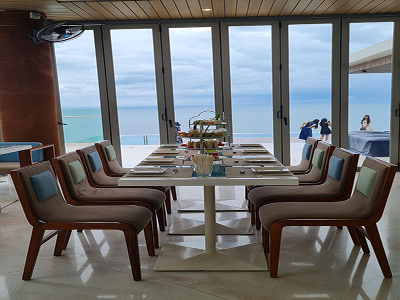 A La Carte Da Nang Beach