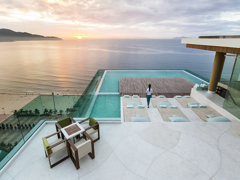 A La Carte Da Nang Beach