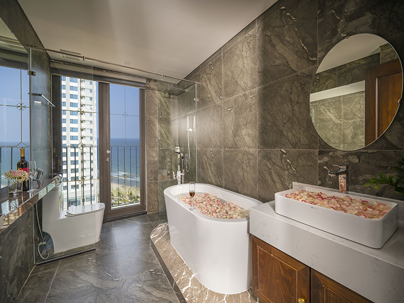 Golden Lotus Luxury Hotel Danang