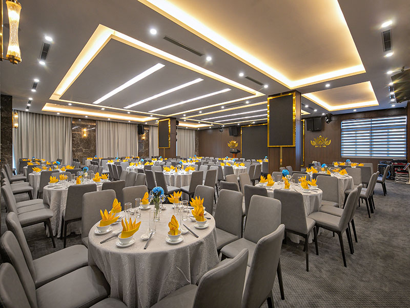 Khách sạn Golden Lotus Grand