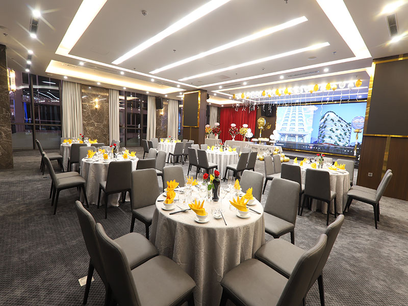 Khách sạn Golden Lotus Grand