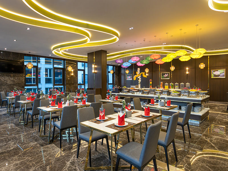 Khách sạn Golden Lotus Grand