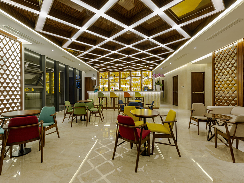 Maximilan Danang Beach Hotel