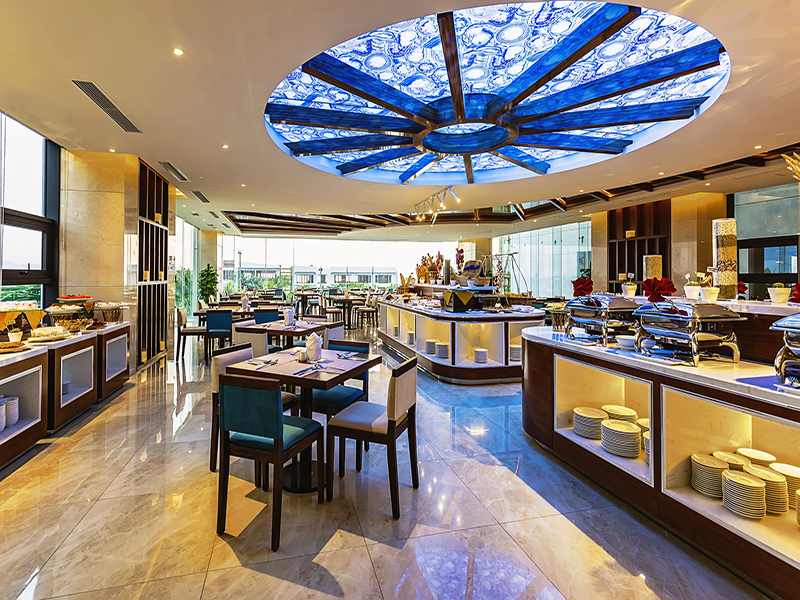 Maximilan Danang Beach Hotel