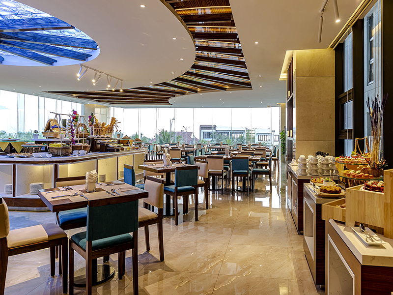 Maximilan Danang Beach Hotel