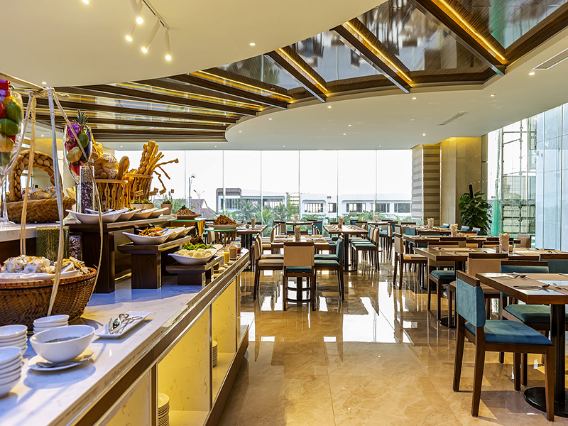 Maximilan Danang Beach Hotel