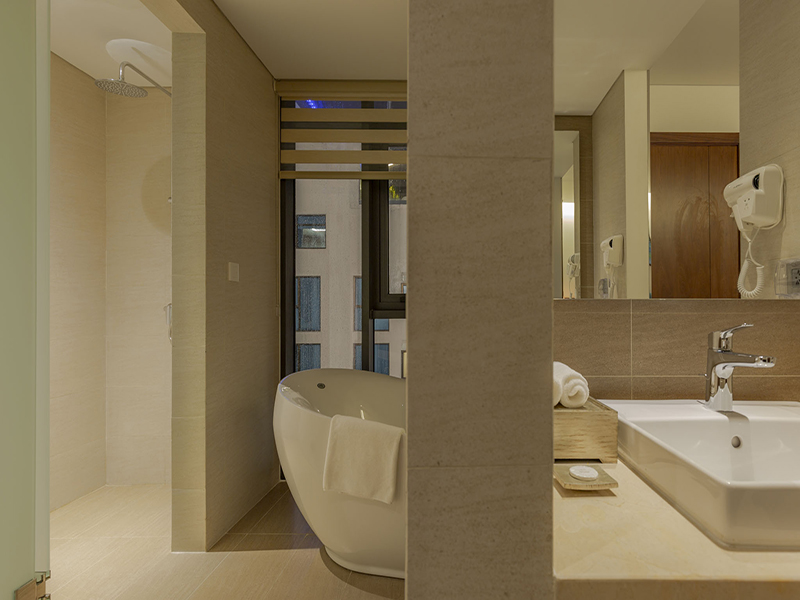 Maximilan Danang Beach Hotel