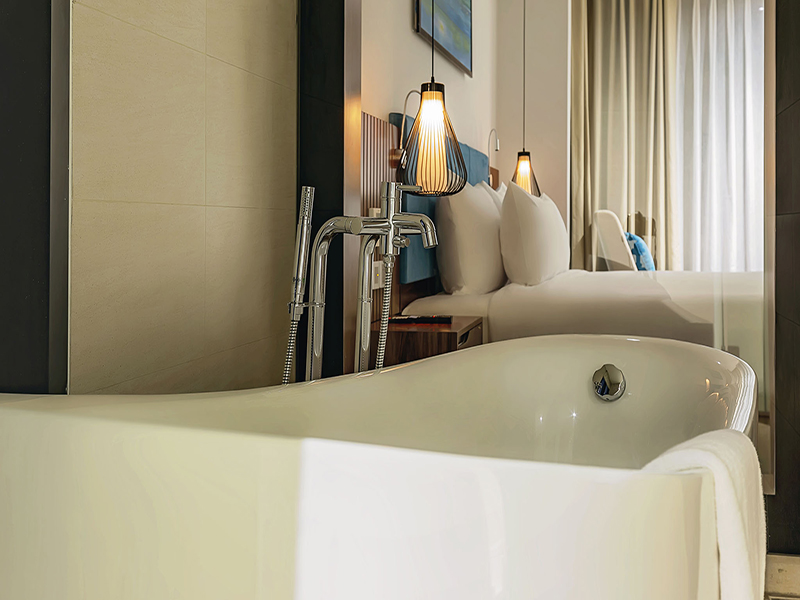 Maximilan Danang Beach Hotel