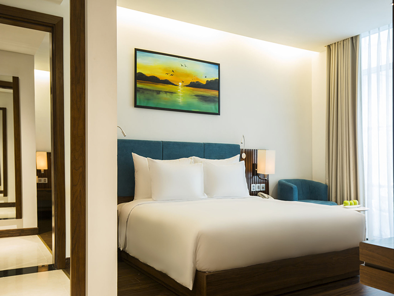 Maximilan Danang Beach Hotel
