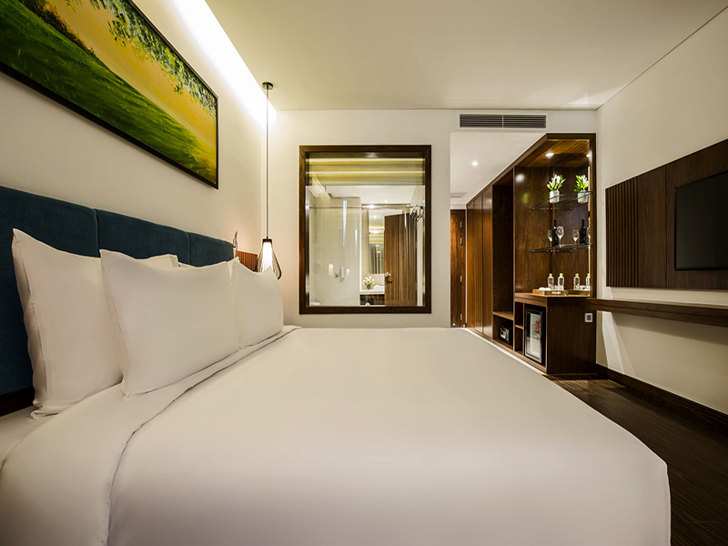 Maximilan Danang Beach Hotel