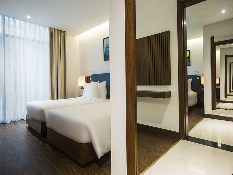 Maximilan Danang Beach Hotel