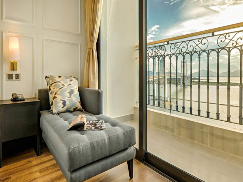 Wyndham Danang Golden Bay Hotel