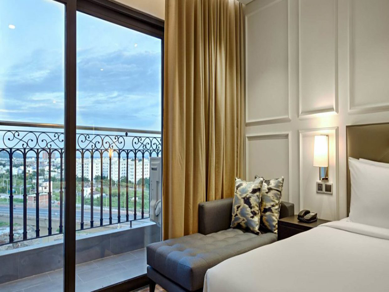 Wyndham Danang Golden Bay Hotel