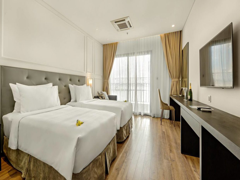 Wyndham Danang Golden Bay Hotel