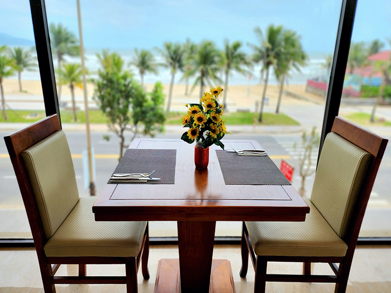 Yarra Ocean Suites Danang