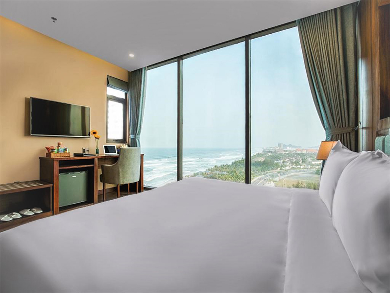Yarra Ocean Suites Danang