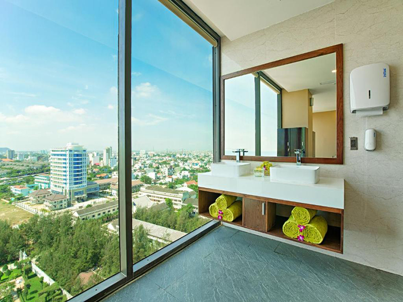 Yarra Ocean Suites Danang