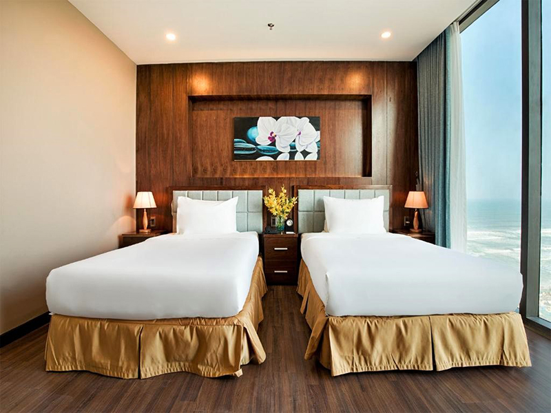Yarra Ocean Suites Danang