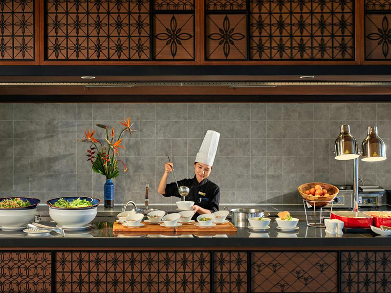 Wyndham Danang Golden Bay Hotel