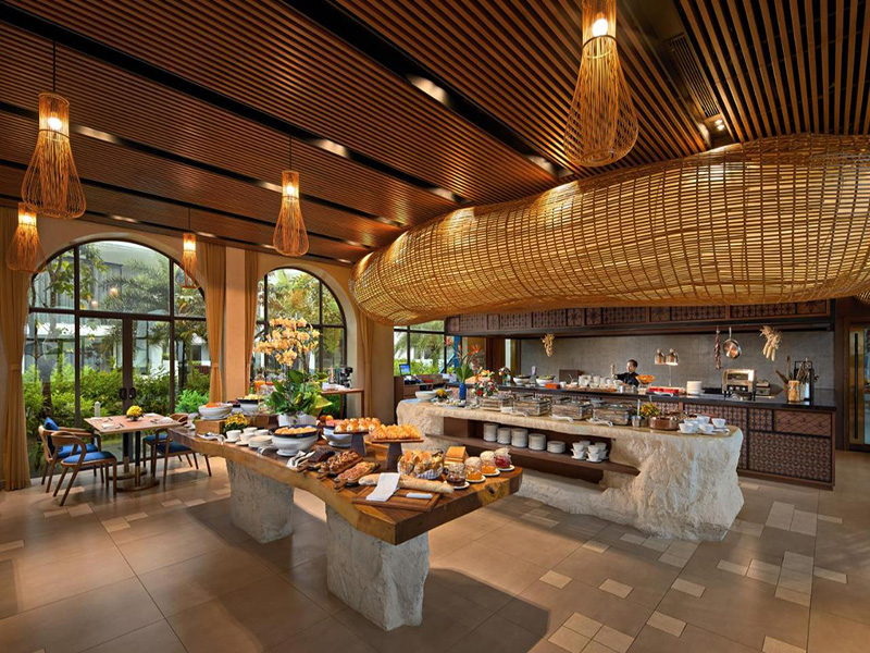Wyndham Danang Golden Bay Hotel