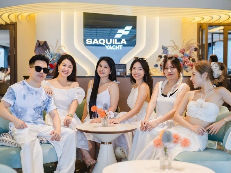 Du khách trải nghiệm dịch vụ 5 sao ngay trên du thuyền Saquila