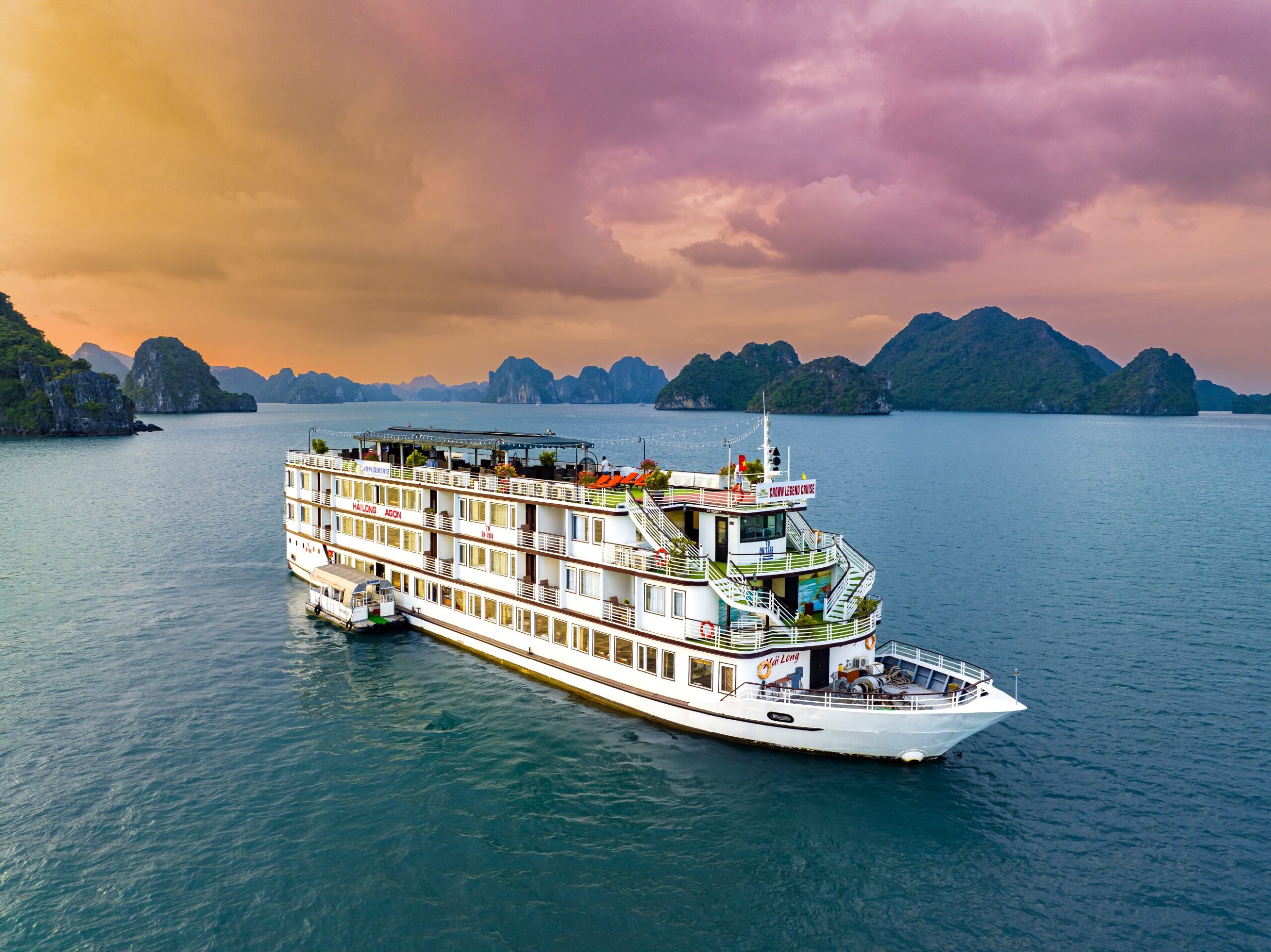 Du thuyền Crown Legend mang phong cách tân cổ điển