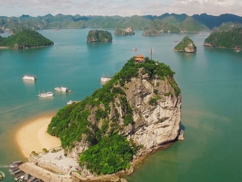 Tham quan đảo Titop bằng du thuyền Le Journey Premium