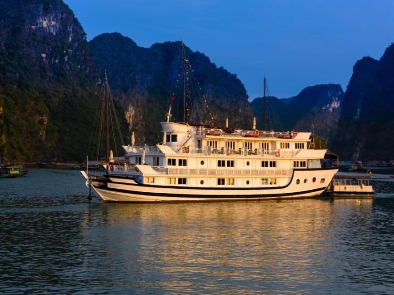 Trải nghiệm du thuyền Le Journey Premium