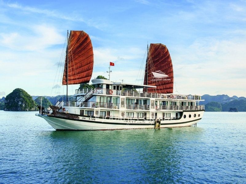 Du thuyền Le Journey Premium sang trọng tại Vịnh Hạ Long