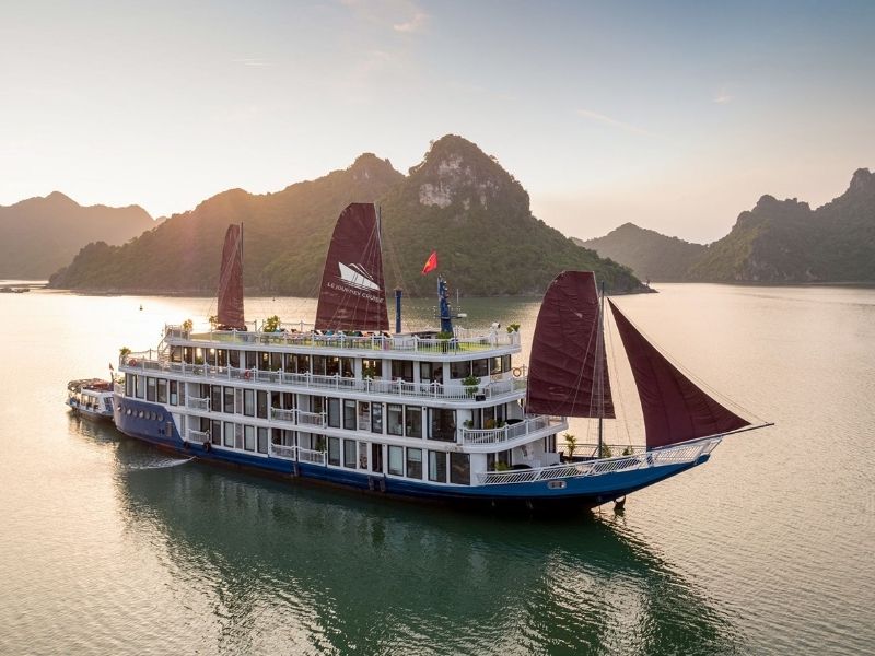 Du thuyền Le Journey Premium sang trọng trên vịnh Hạ Long