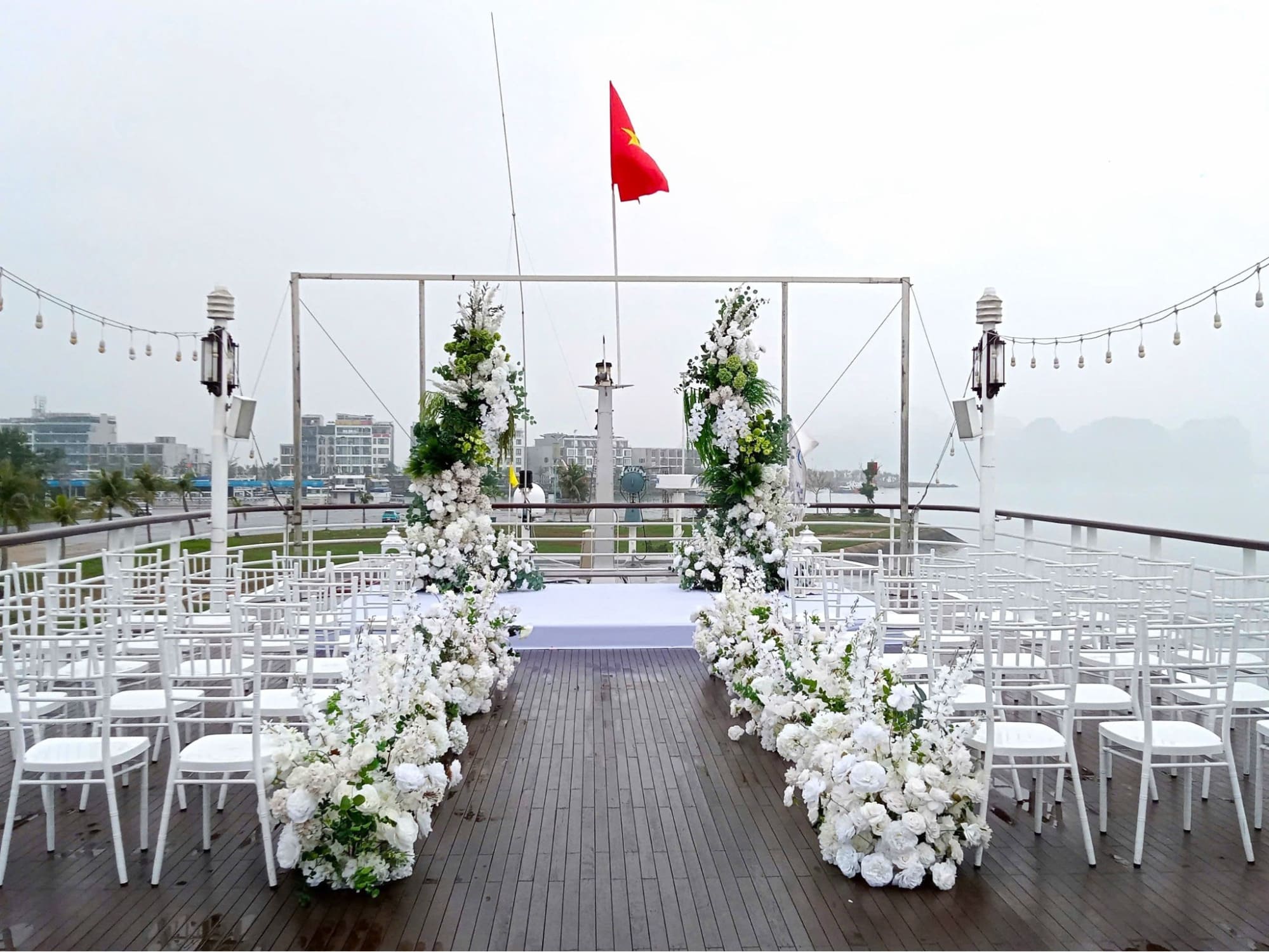 Không gian tiệc cưới ngay trên du thuyền Paradise Delight