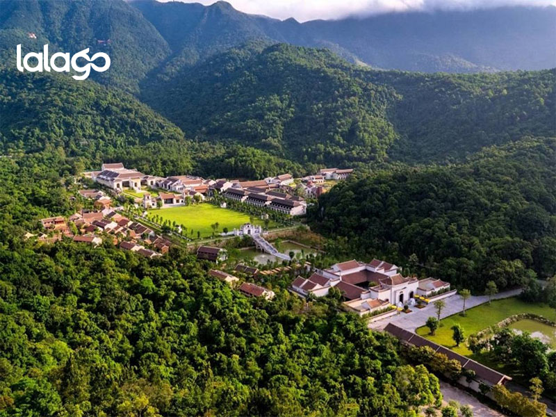 Làng Nương Yên Tử Resort mang vẻ đẹp hùng vĩ