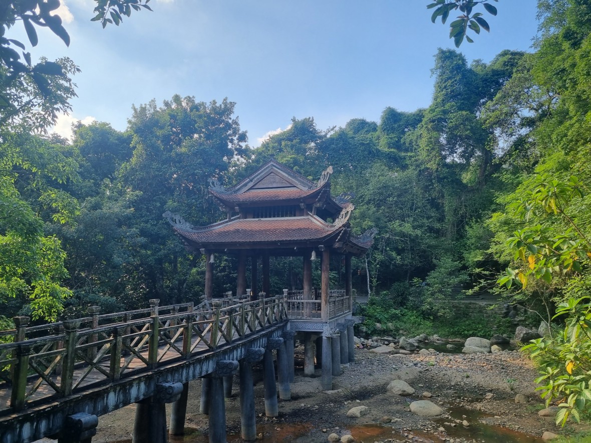 Khám phá suối Giải Oan Yên Tử