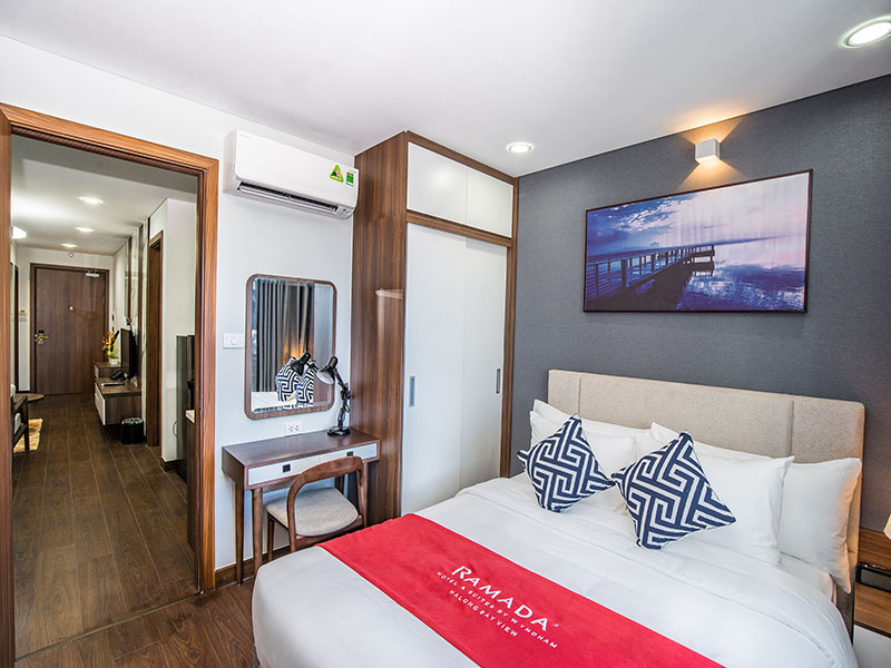 Phòng Deluxe Suite với không gian rộng rãi