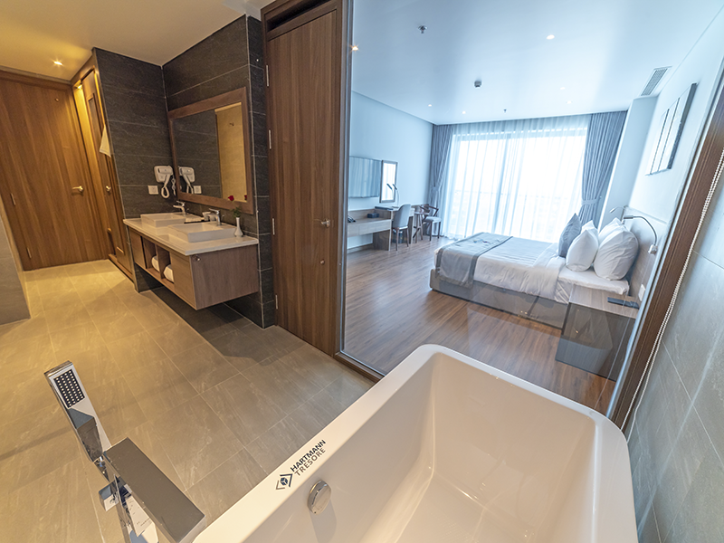 Long Thuận Hotel & Resort