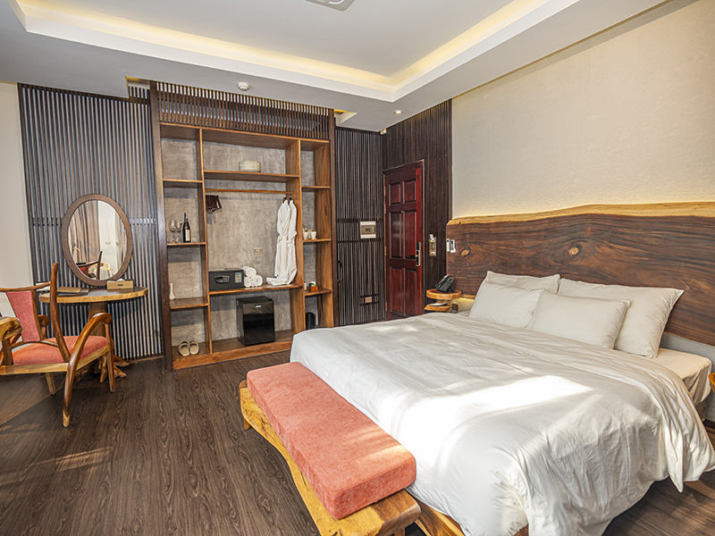 Junior Suite sở hữu không gian phòng khách biệt lập và phòng ngủ rộng lớn