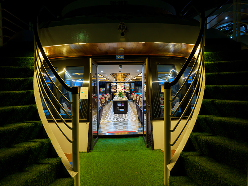 Queen cruises