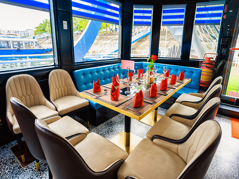 Queen cruises
