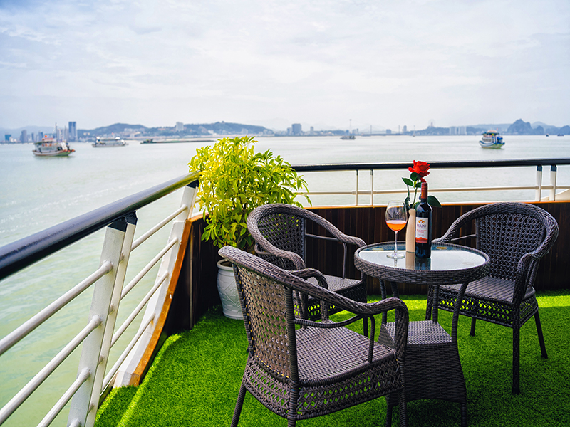 Queen cruises