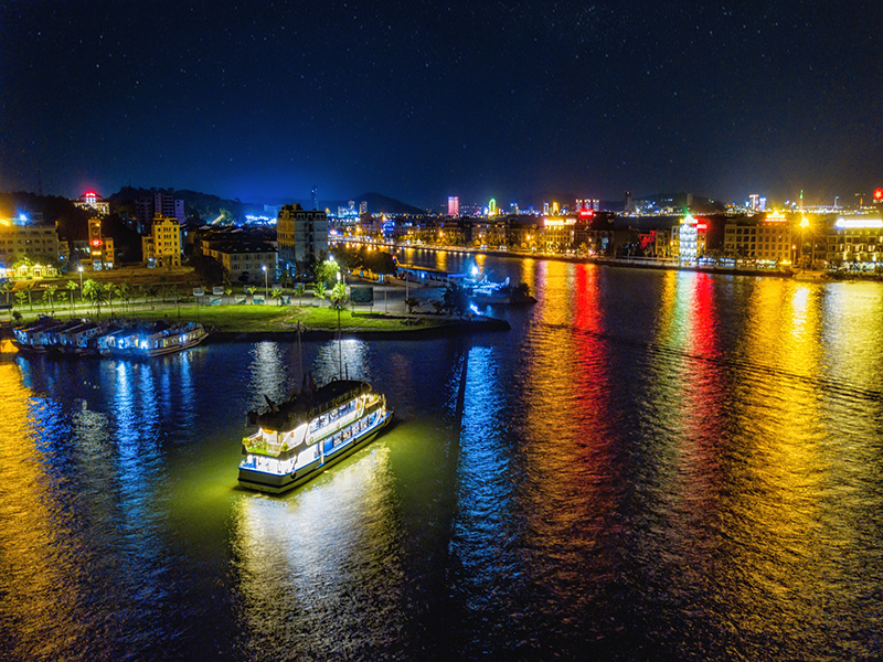 Queen cruises