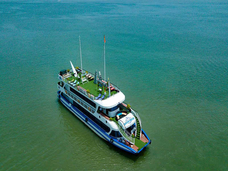Queen cruises