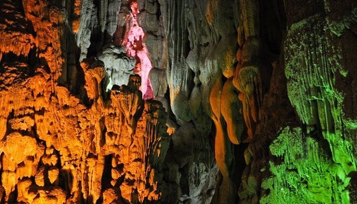 Khám phá vẻ đẹp hoang sơ của hang Trinh Nữ