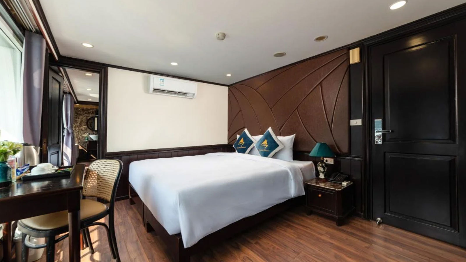 Cabin Deluxe tiện nghi tại khu vực tầng 1